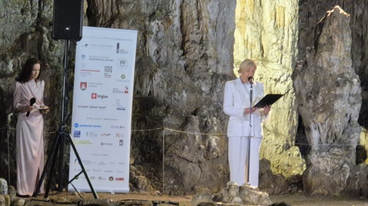 Dr. Ignacija Fridl Jarc: Svetel trenutek je, ko ima beseda svojo moč, moč, da povezuje, opozarja, razsvetljuje.